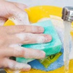 Những sai lầm khi rửa bát gây hại sức khỏe khôn lường
