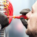 Găng tay cách điện là gì? Tại sao lại cần thiết?